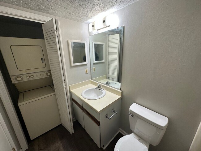 Building Photo - 206 Pacific Dr