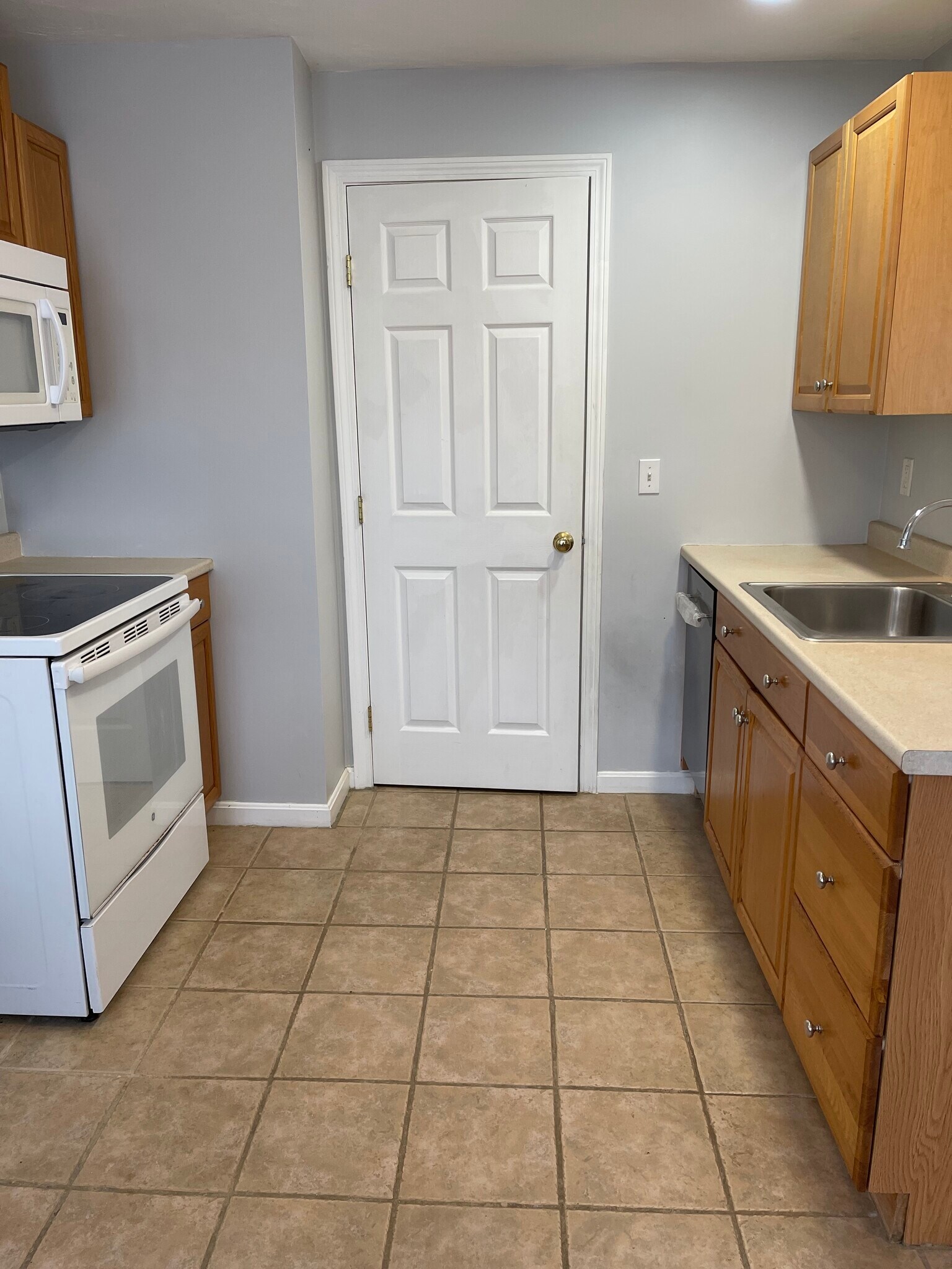 Kitchen with brand new dish washer - 17 Elderberry Dr
