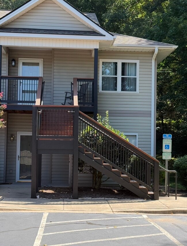 Building Photo - 105 Carlyle Way