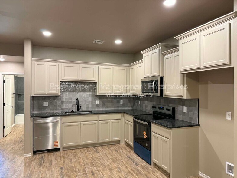Building Photo - 29174 Osage Hls Dr