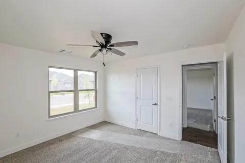 Building Photo - 7609 Woodford Ave