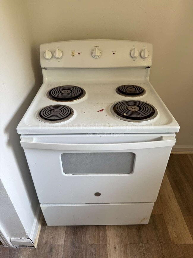 Building Photo - 721 English St