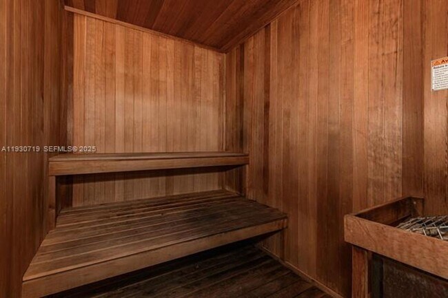 Building Photo - 480 NE 30th St