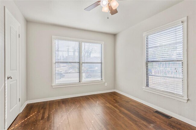 Building Photo - 1217 N Blackwelder Ave