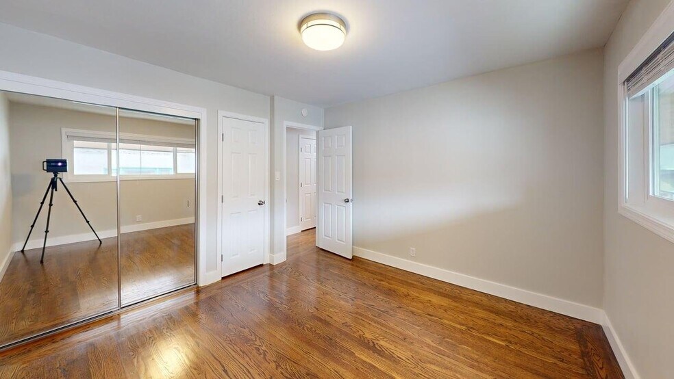 Building Photo - 2060 Santa Clara Ave