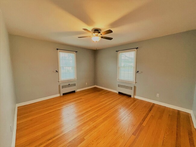 Building Photo - Charming Single-Family Home Great Neighborhood