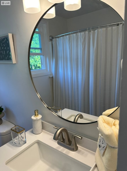 Bathroom - 91 Faith St