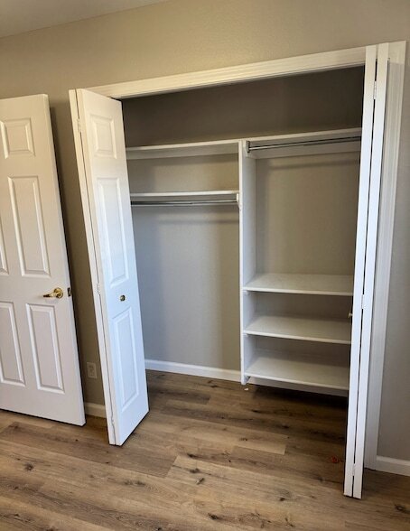 Building Photo - 806 S Sunny Ln