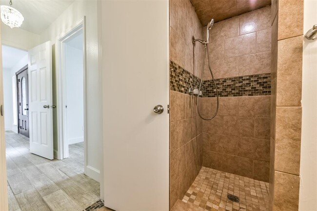 Building Photo - 4707 Northrup Dr