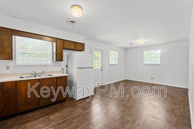 Building Photo - 413 Kingstree Rd