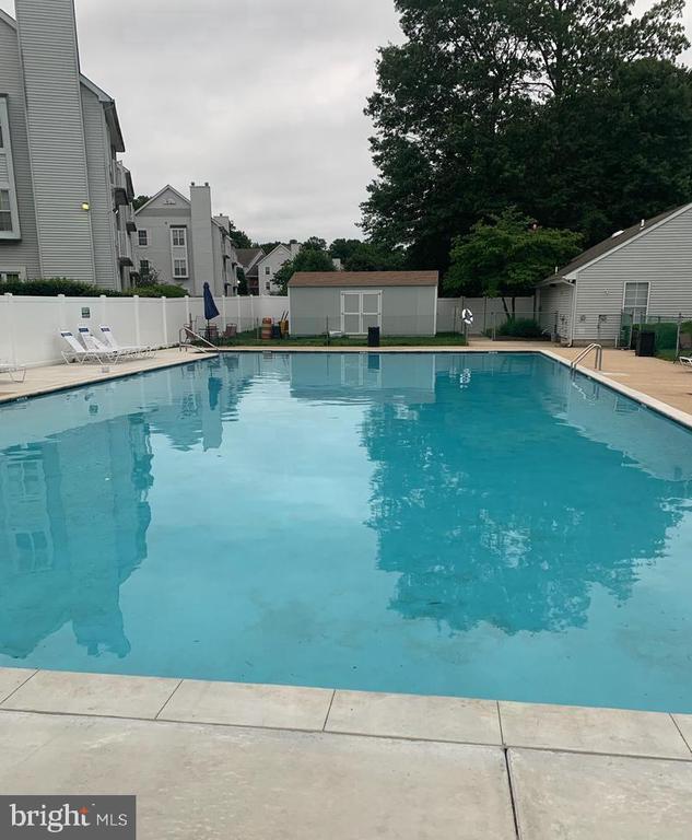 Building Photo - 102 STONEHURST Ct