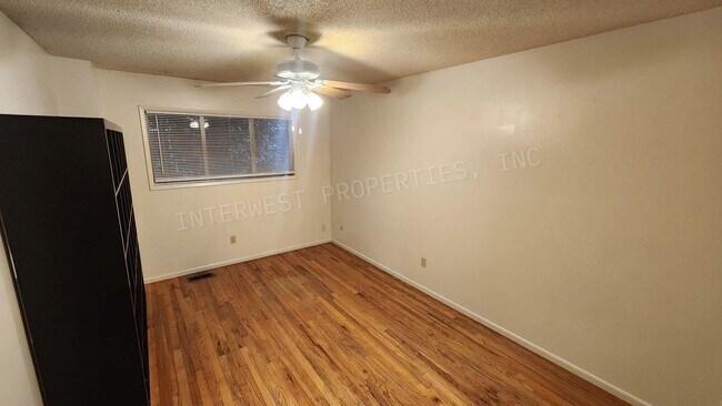 Building Photo - MCCA01