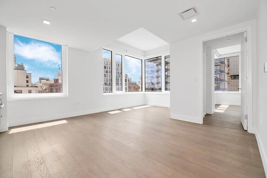 Building Photo - 200 E 23rd St