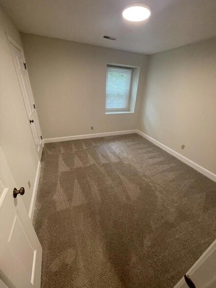 Building Photo - 812 Glen Eden Dr