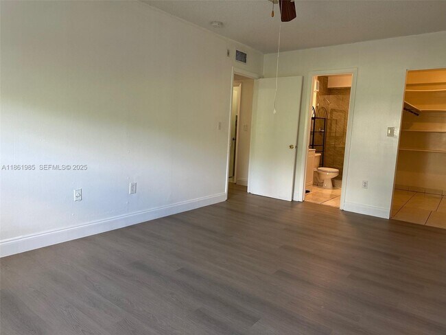 Building Photo - 1801 NE 140th St