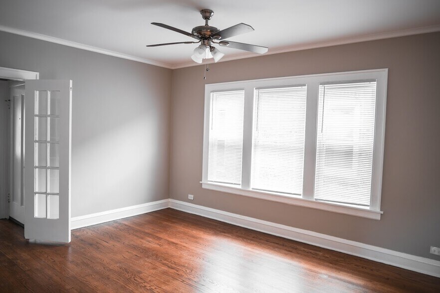 Building Photo - 5349 W Byron St