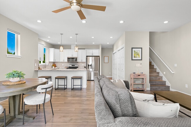Building Photo - 5690 Sunstone Pl