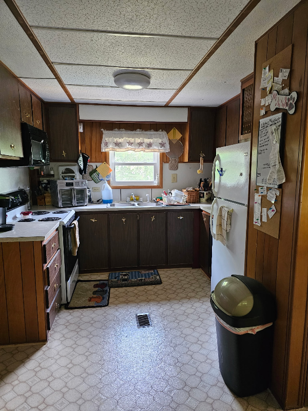 Building Photo - 623 Holly Hill Dr