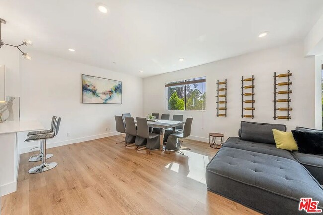 Building Photo - 4637 Laurel Canyon Blvd