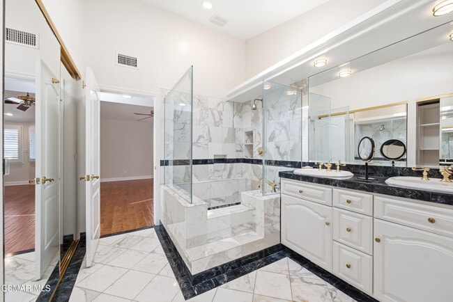 Building Photo - 5718 Ostin Ave