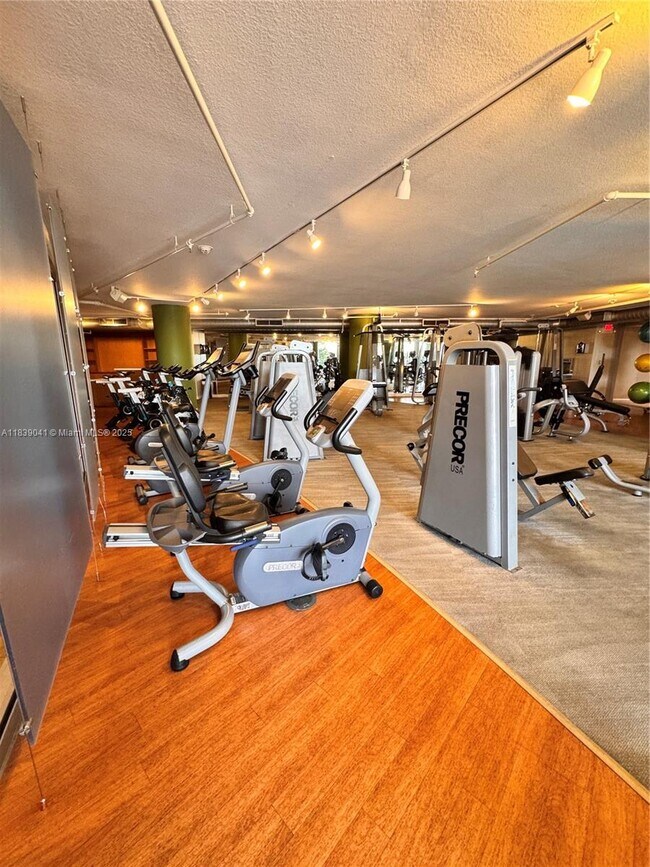 Building Photo - 2641 N Flamingo Rd
