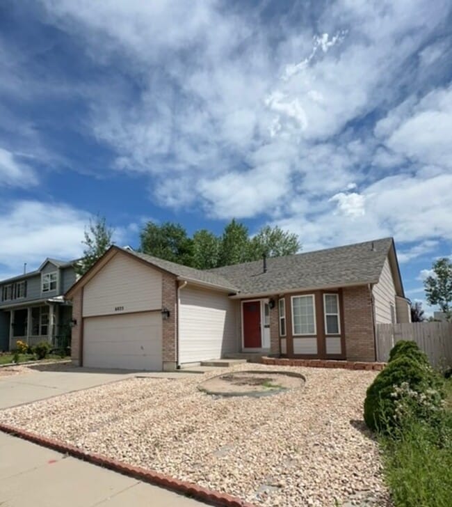 Building Photo - Spacious Antelope Meadows 5BD Home in Nort...
