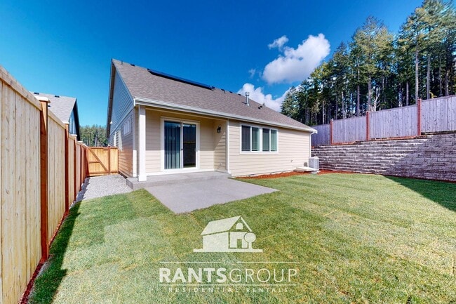 Building Photo - Beautiful Home! Easy JBLM commute!