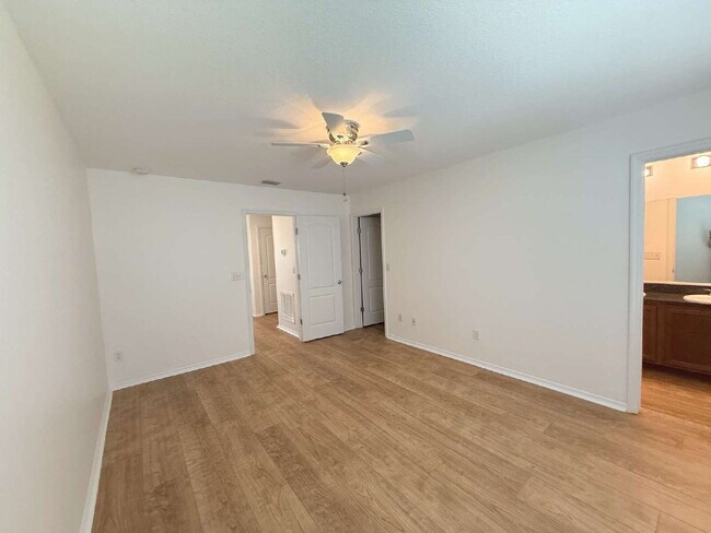 Building Photo - Rejuvenated Tuscany Village Townhome