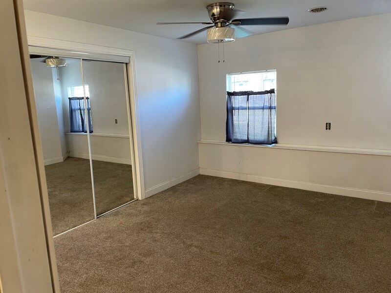 Building Photo - 723 W Light St