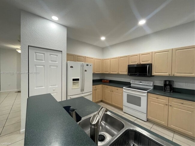 Building Photo - 5 br, 3 bath House - 16479 SW 29th St # 16479