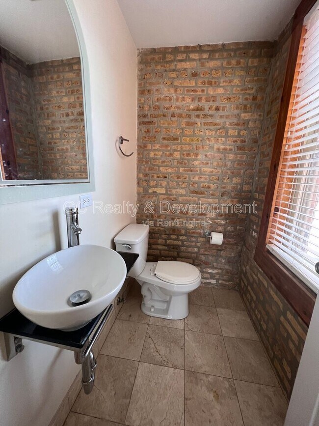 Building Photo - 1671 W Farwell Ave