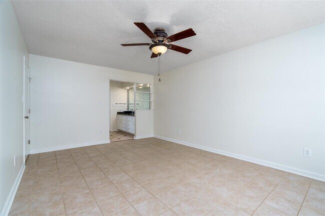 Building Photo - 11602 Jaycreek Dr