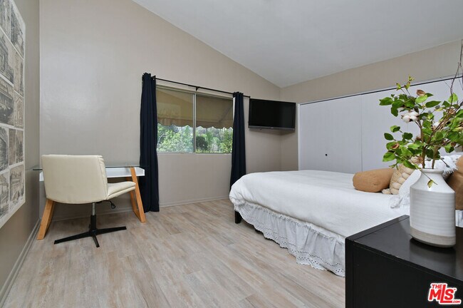 Building Photo - 16142 Bayberry Pl