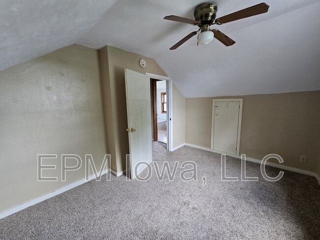 Building Photo - 4037 Vine Ave SE