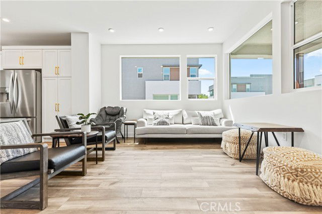 Building Photo - 609 S Lyon St