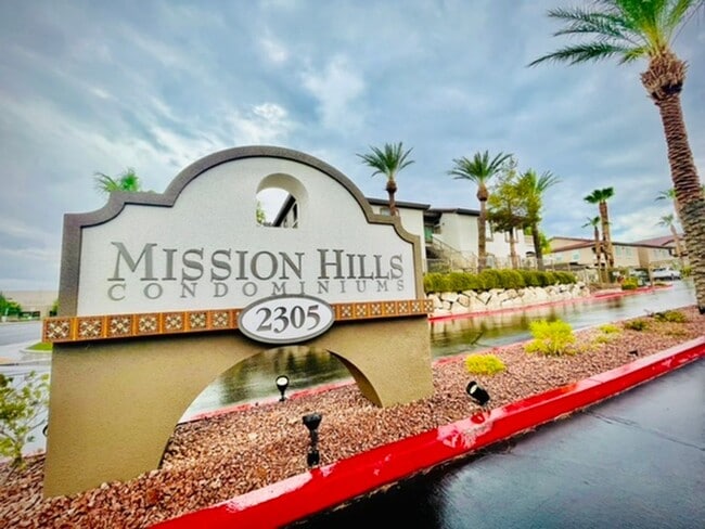 Building Photo - 2305 W Horizon Ridge Pkwy