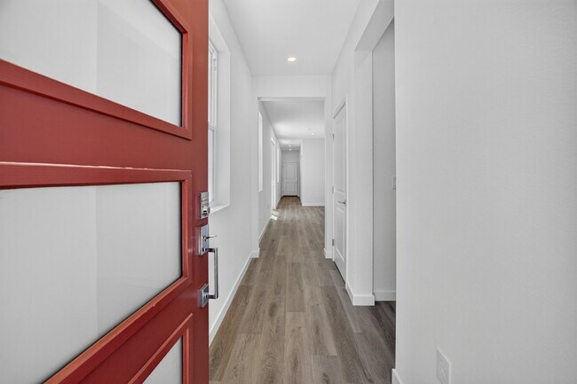 Building Photo - Charming 3-Bed, 2-Bath Home in Sacramento