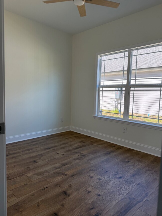 Building Photo - 2523 Jones St