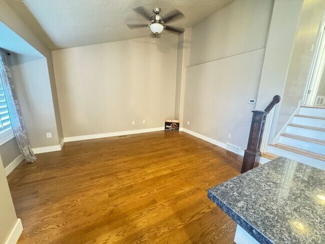 Building Photo - 4 bed 2 bath 2 car garage. Dog Friendly
