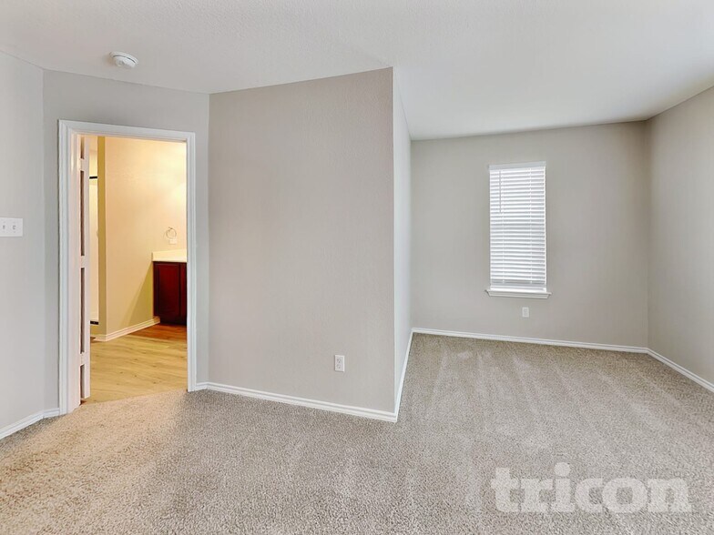 Building Photo - 2310 Cats Paw View
