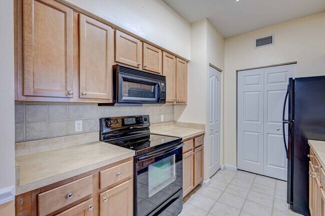 Building Photo - 9833 Baywinds Dr