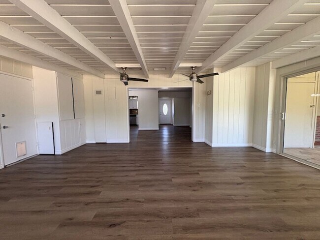 Building Photo - Redlands 4 Bedroom Home