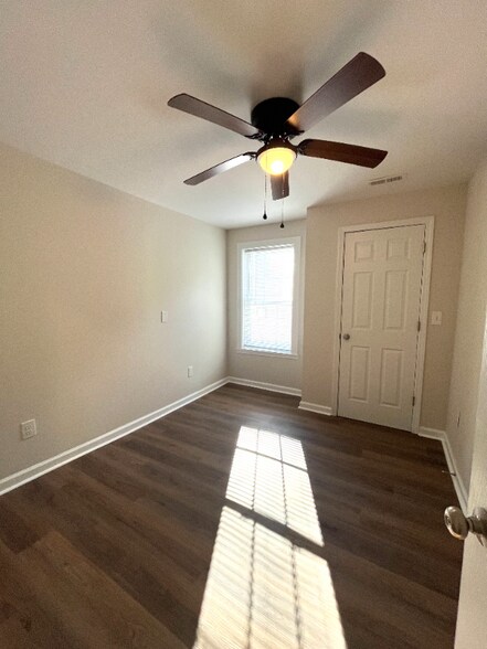 Building Photo - 711 S Jackson St