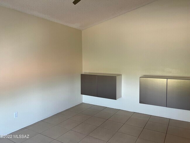 Building Photo - 6451 N Tierra De Las Catalinas