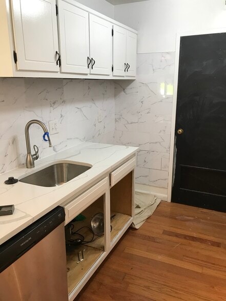 KITCHEN - 226 Catharine St