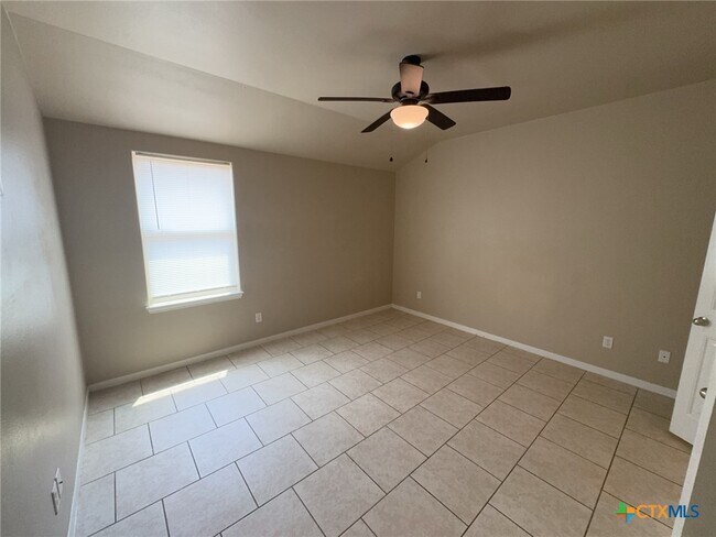 Building Photo - 1300 Vanguard Ln