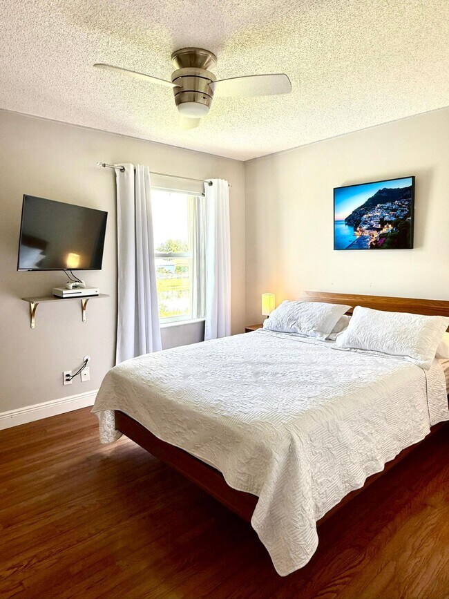 Building Photo - 11185 Grandview Mnr
