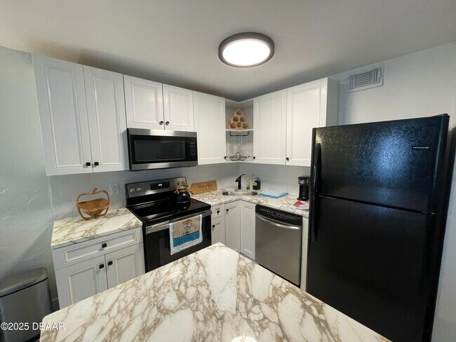 Building Photo - 411 N Halifax Ave