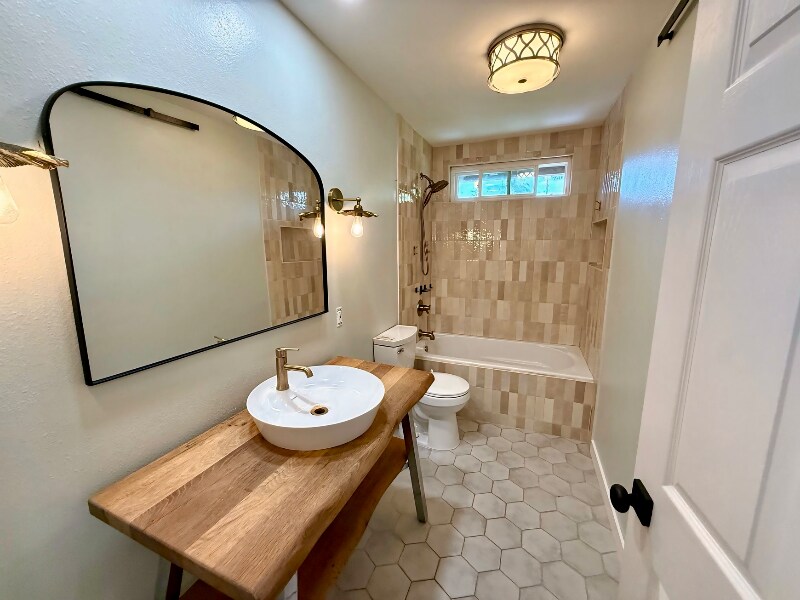 Building Photo - 942 Ruby Dr