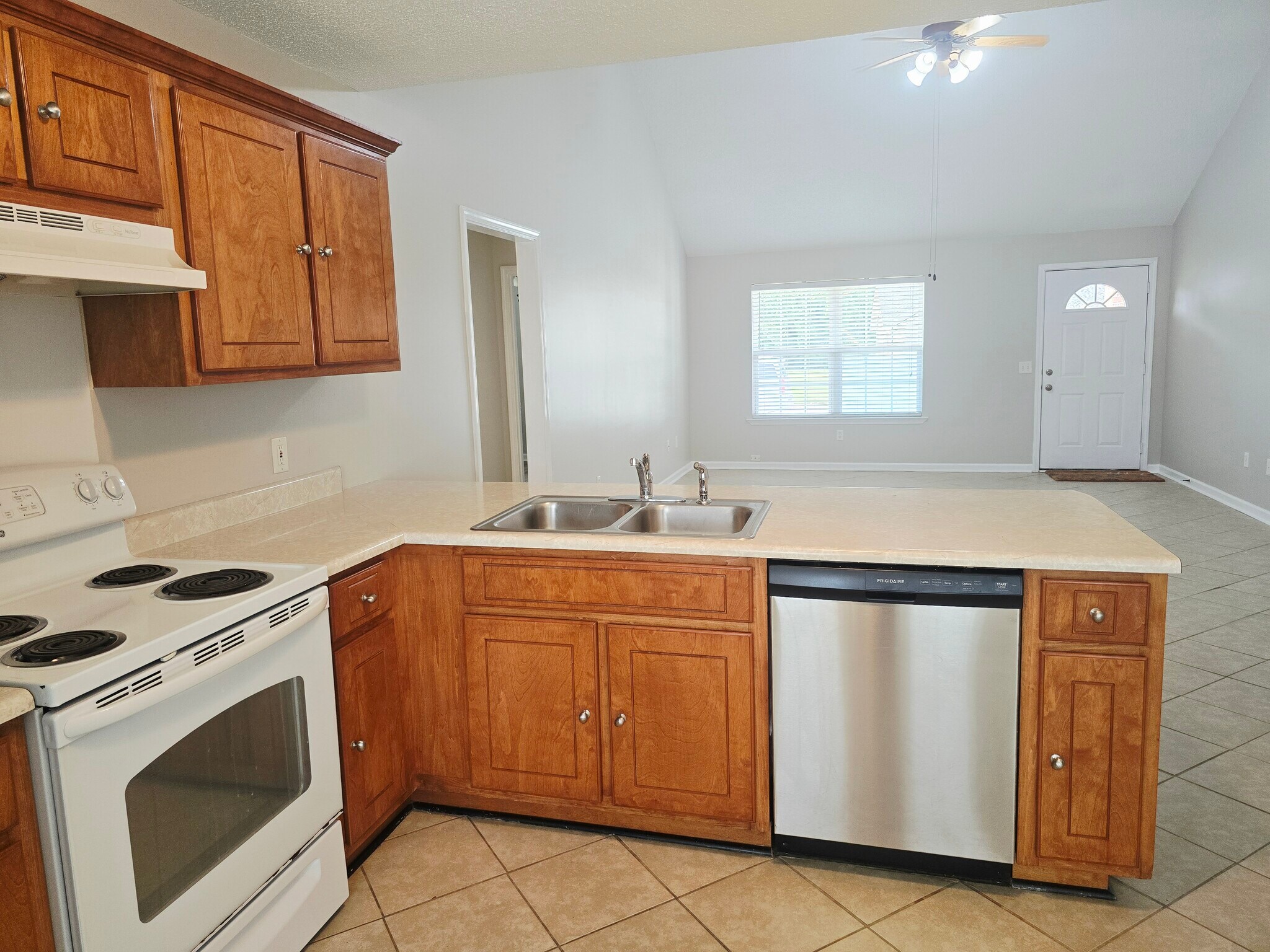 Building Photo - 111 Quarterhorse Dr